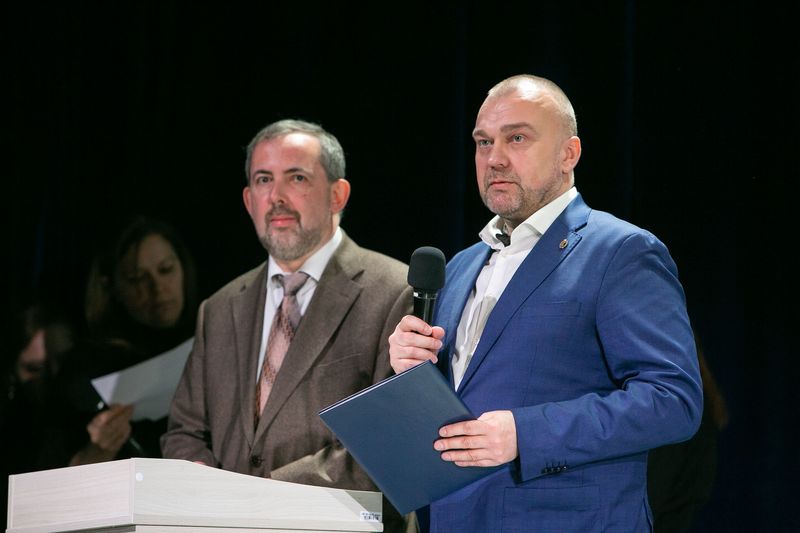 Александр Никифоров (справа)